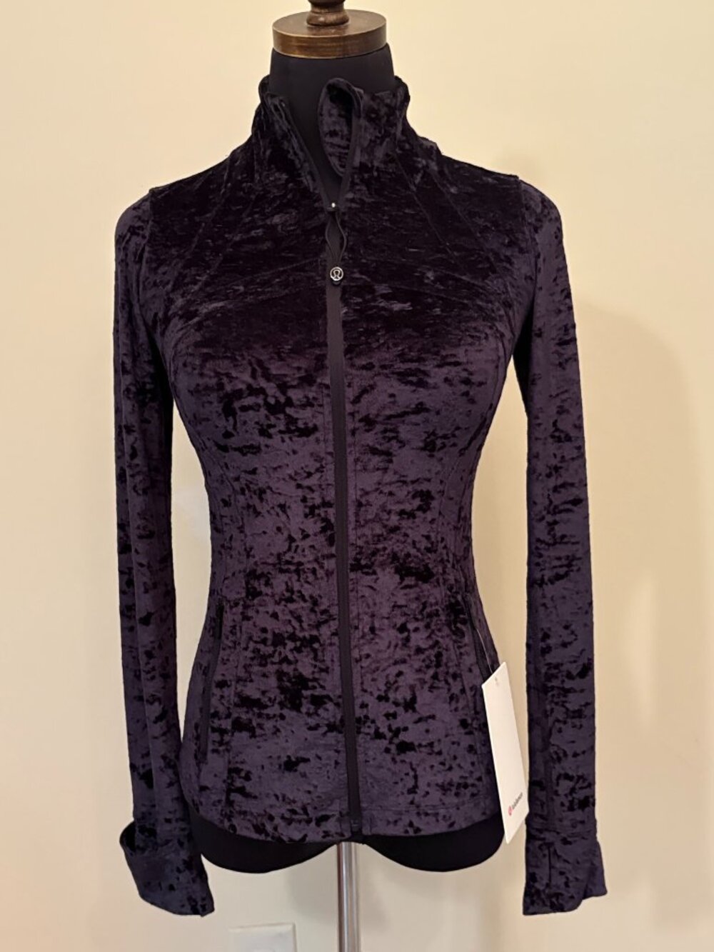 NWT Lululemon Define Jacket *Velour Black Zip Pockets Thumbholes Size 4/Small